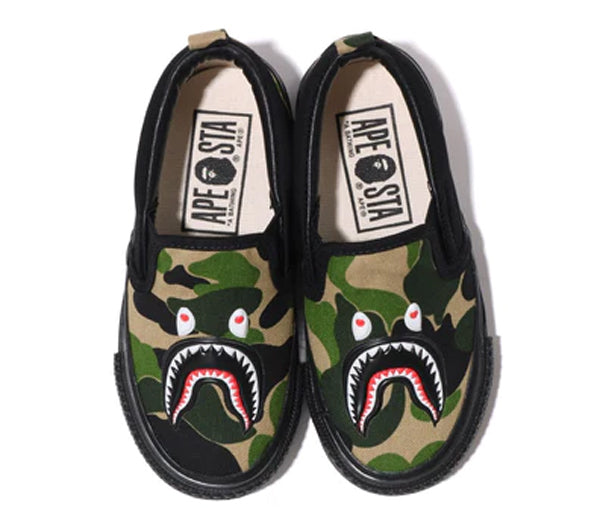 キッズシューズブランド『POLLIWALKS』が『BAPE KIDS® by a