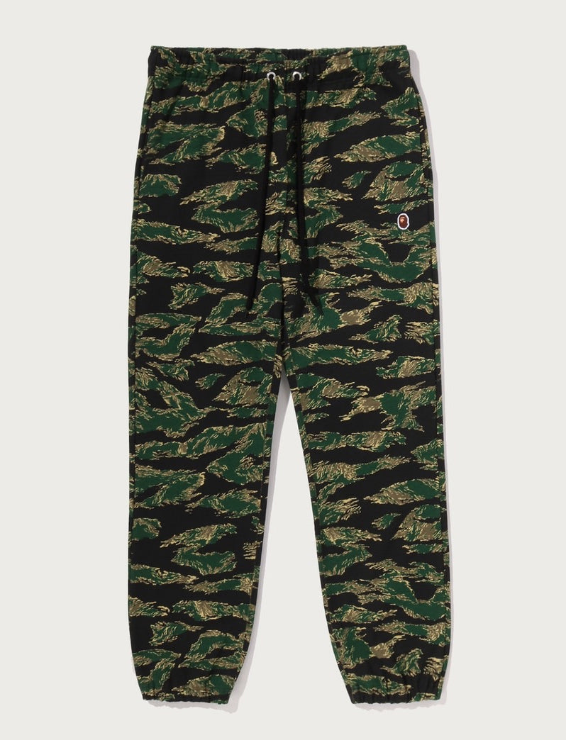 A BATHING APE TIGER CAMO ONE POINT SWEAT PANTS