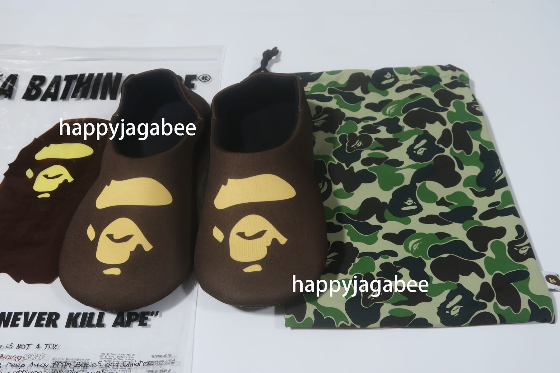 A BATHING APE APE HEAD SLIPPERS & POUCH SET – happyjagabee store