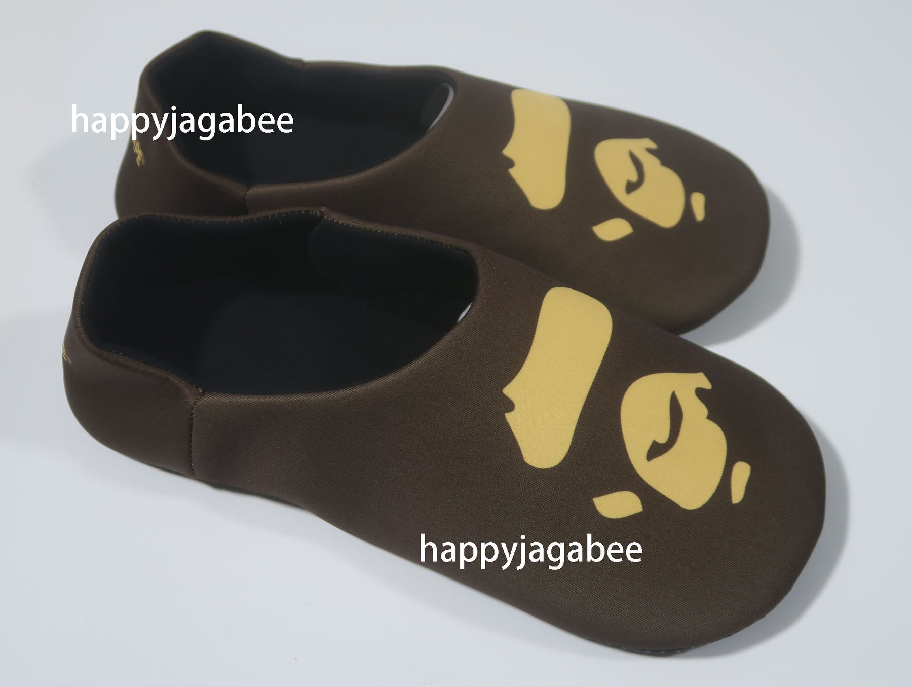 A BATHING APE APE HEAD SLIPPERS & POUCH SET – happyjagabee store