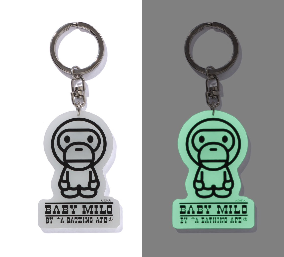 上品コーデはコレで安心！ BATHING A APE KEYCHAIN MILO BABY DARK THE IN GLOW 小物