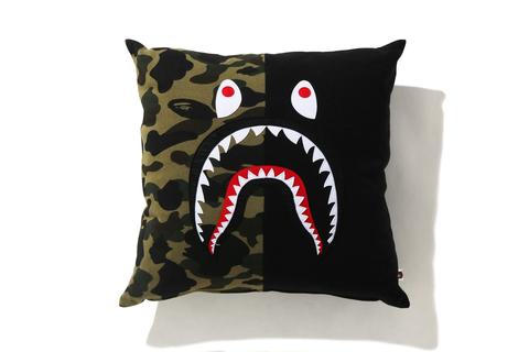 芸能人愛用アイテム特集 BATHING A APE CUSHION SQUARE SHARK CAMO 1ST Goods クッション・座布団